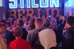 1000015889